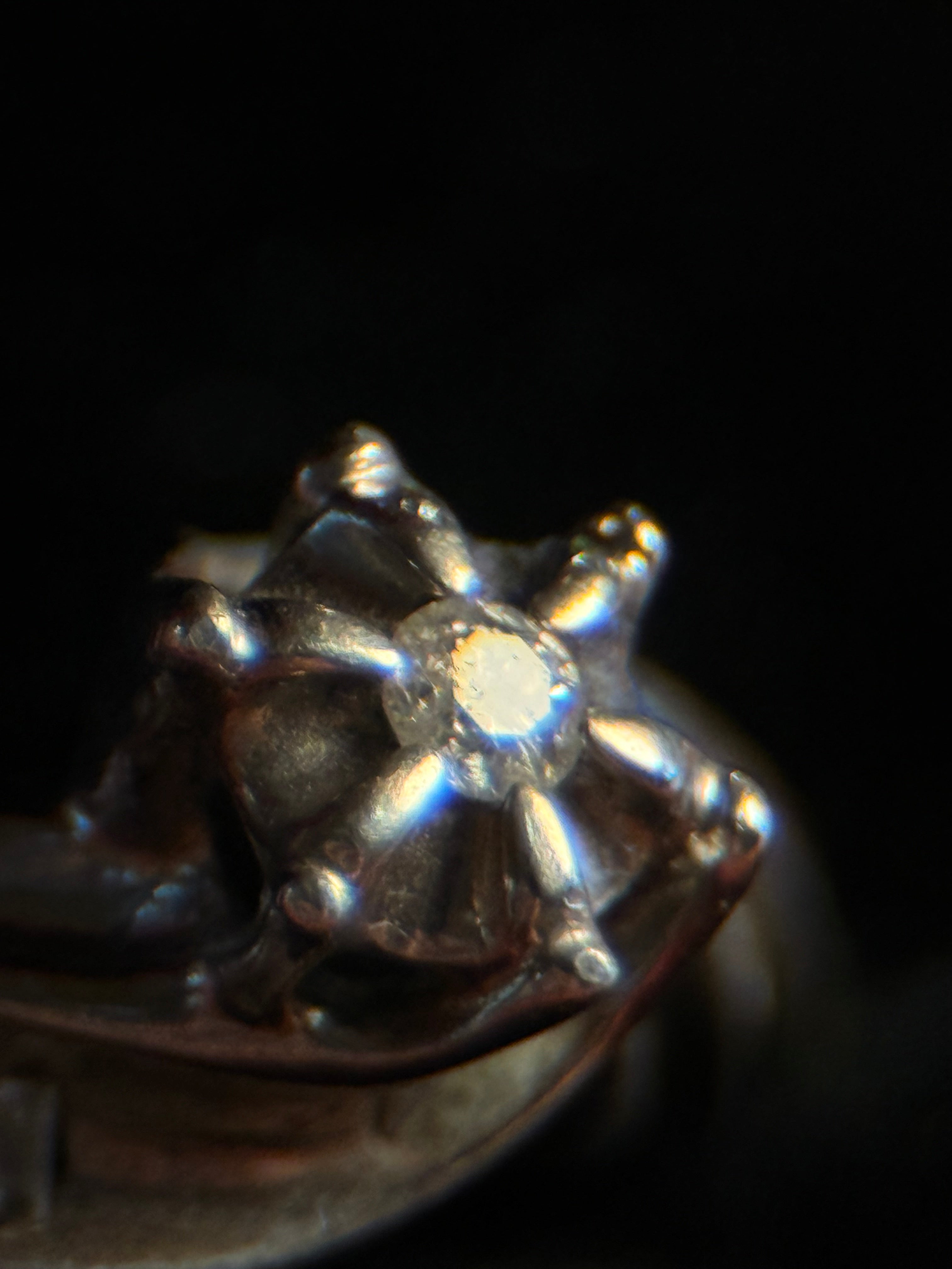 READY TO SHIP VINTAGE NATURAL DIAMOND GEMSTONE RING.