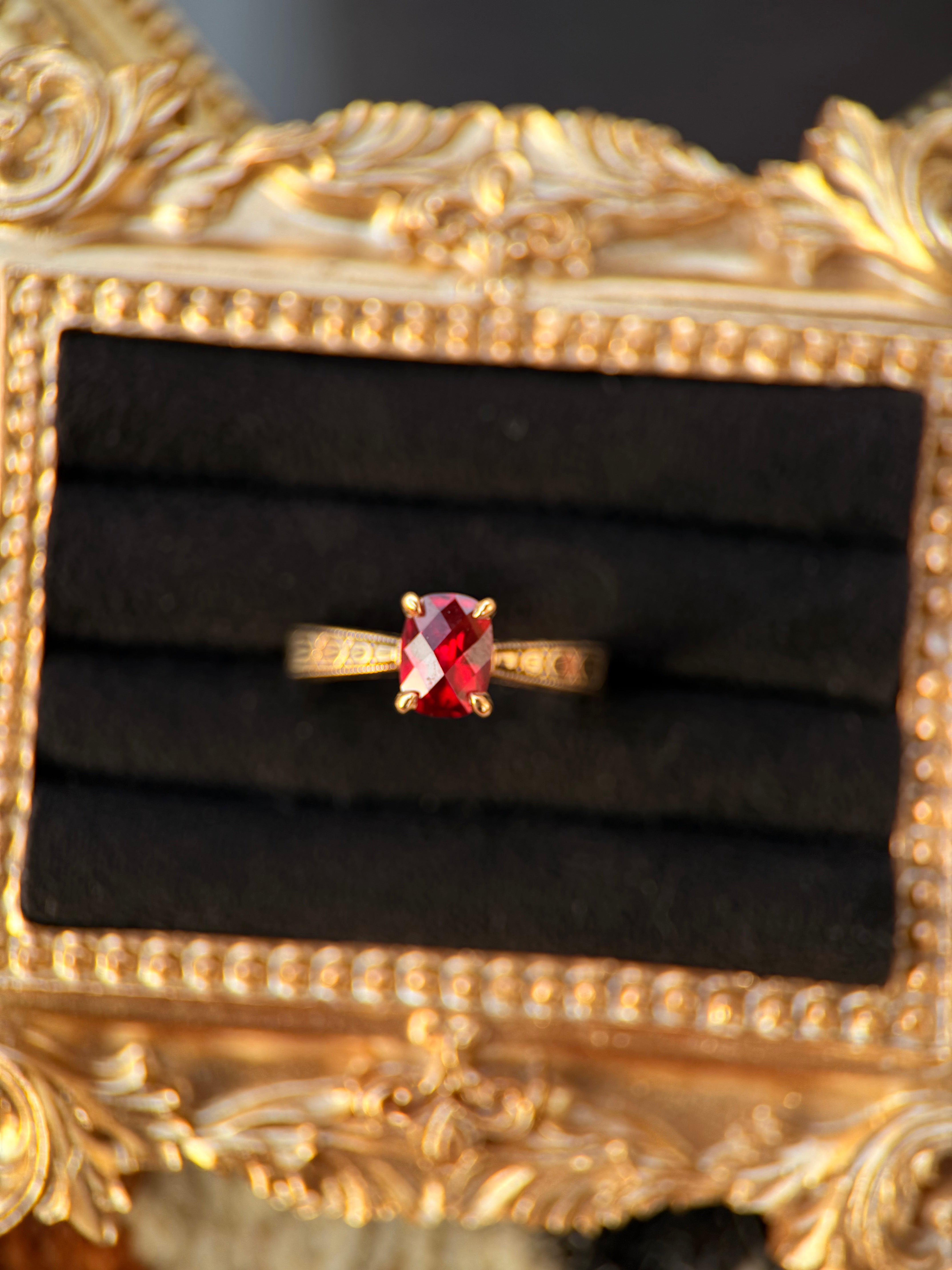 14K YELLOW ELONGATED CHECKER BOARD GARNET.