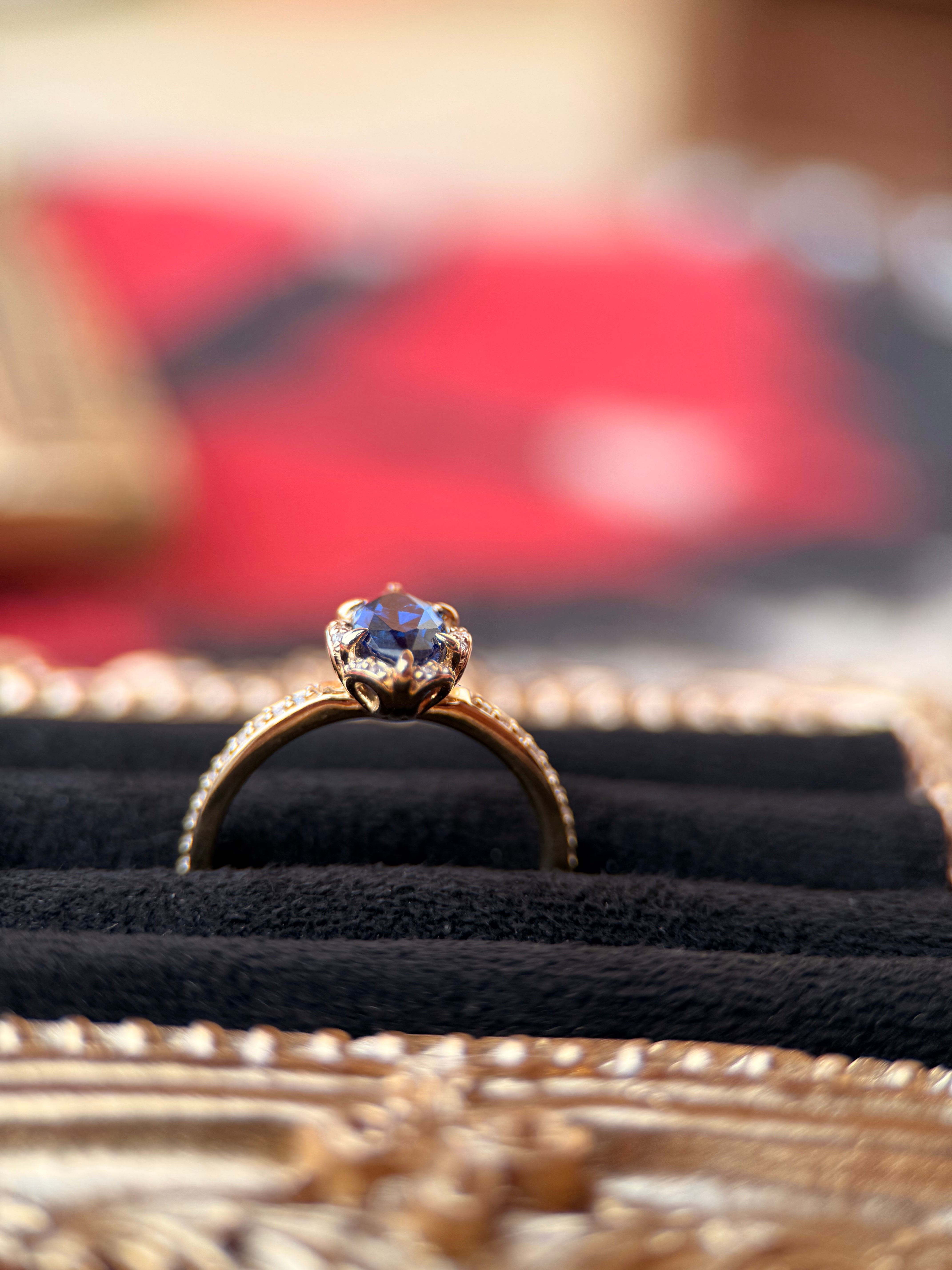 10K YELLOW GOLD BLUE SAPPHIRE & DIAMOND.