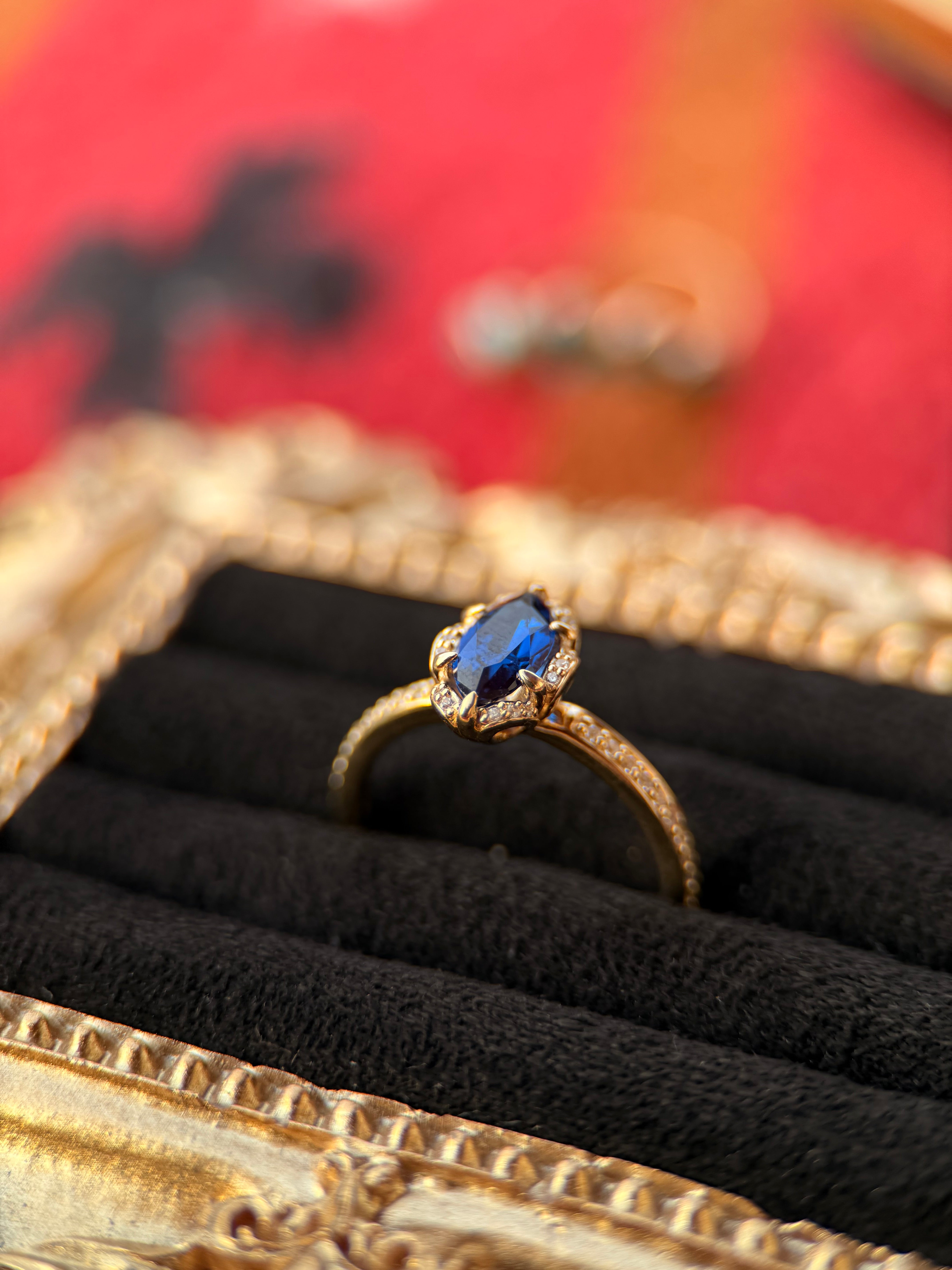 10K YELLOW GOLD BLUE SAPPHIRE & DIAMOND.
