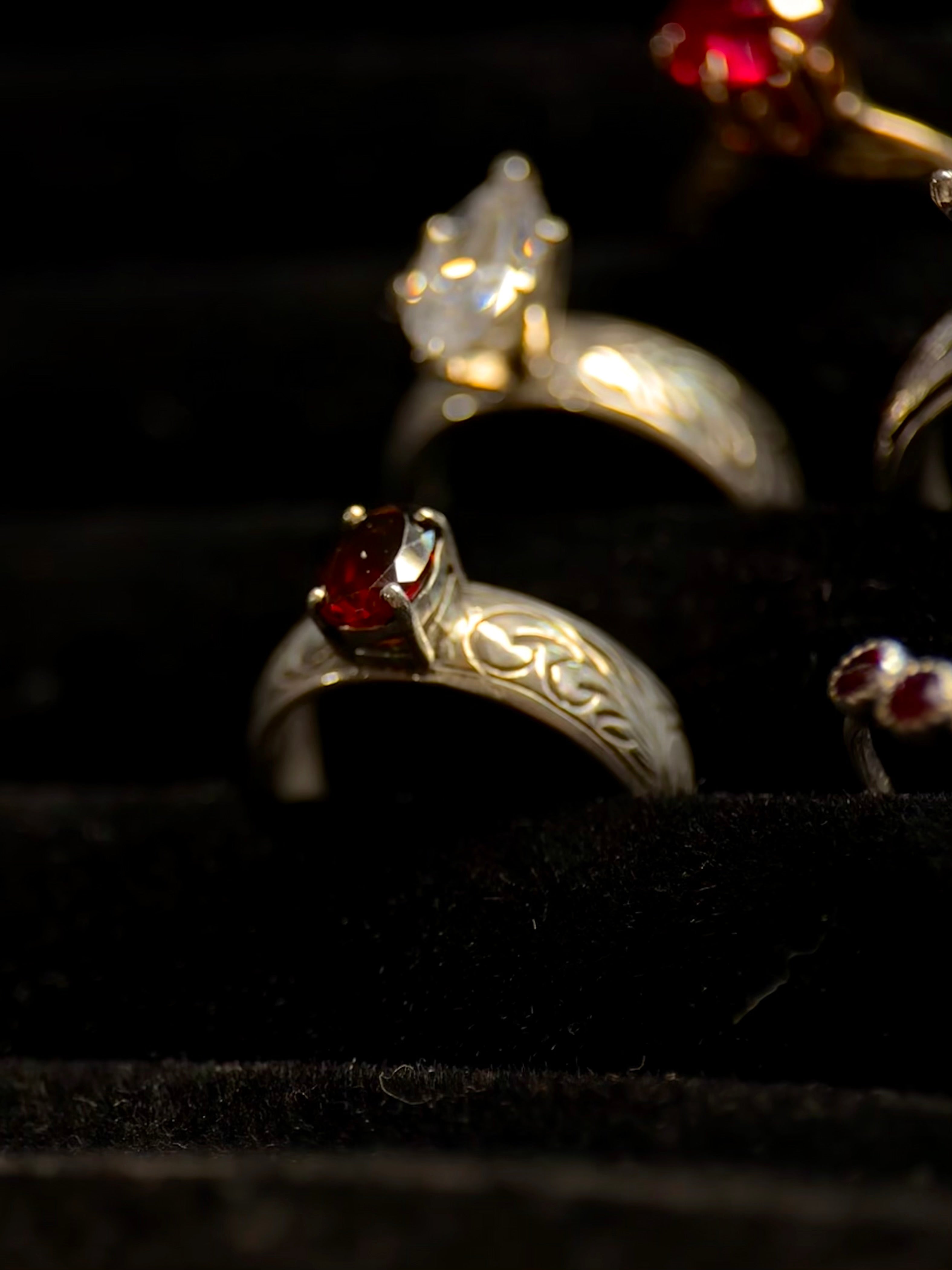 STERLING HAND ENGRAVED SOLITAIRE OVAL GARNET.