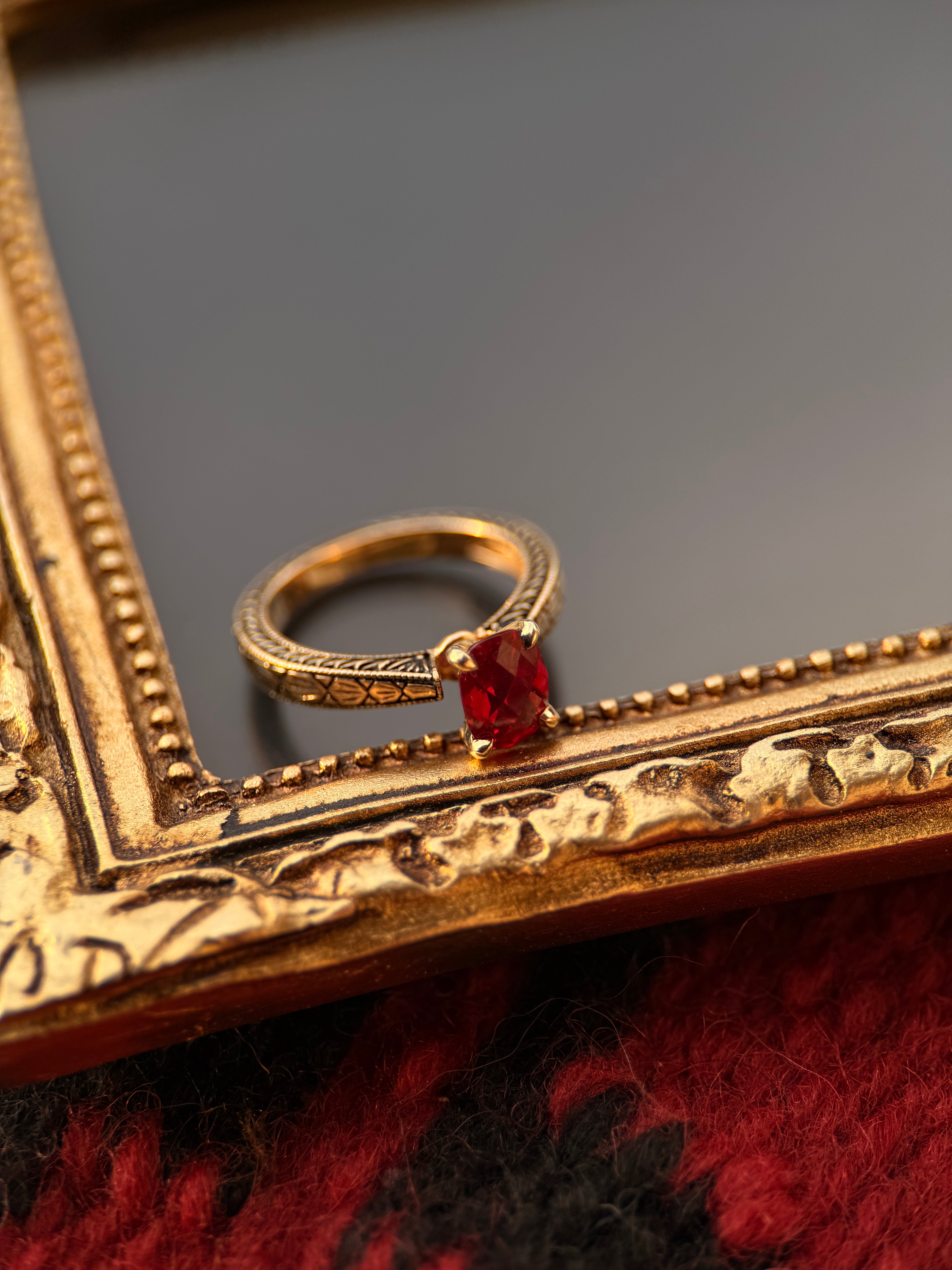 14K YELLOW ELONGATED CHECKER BOARD GARNET.