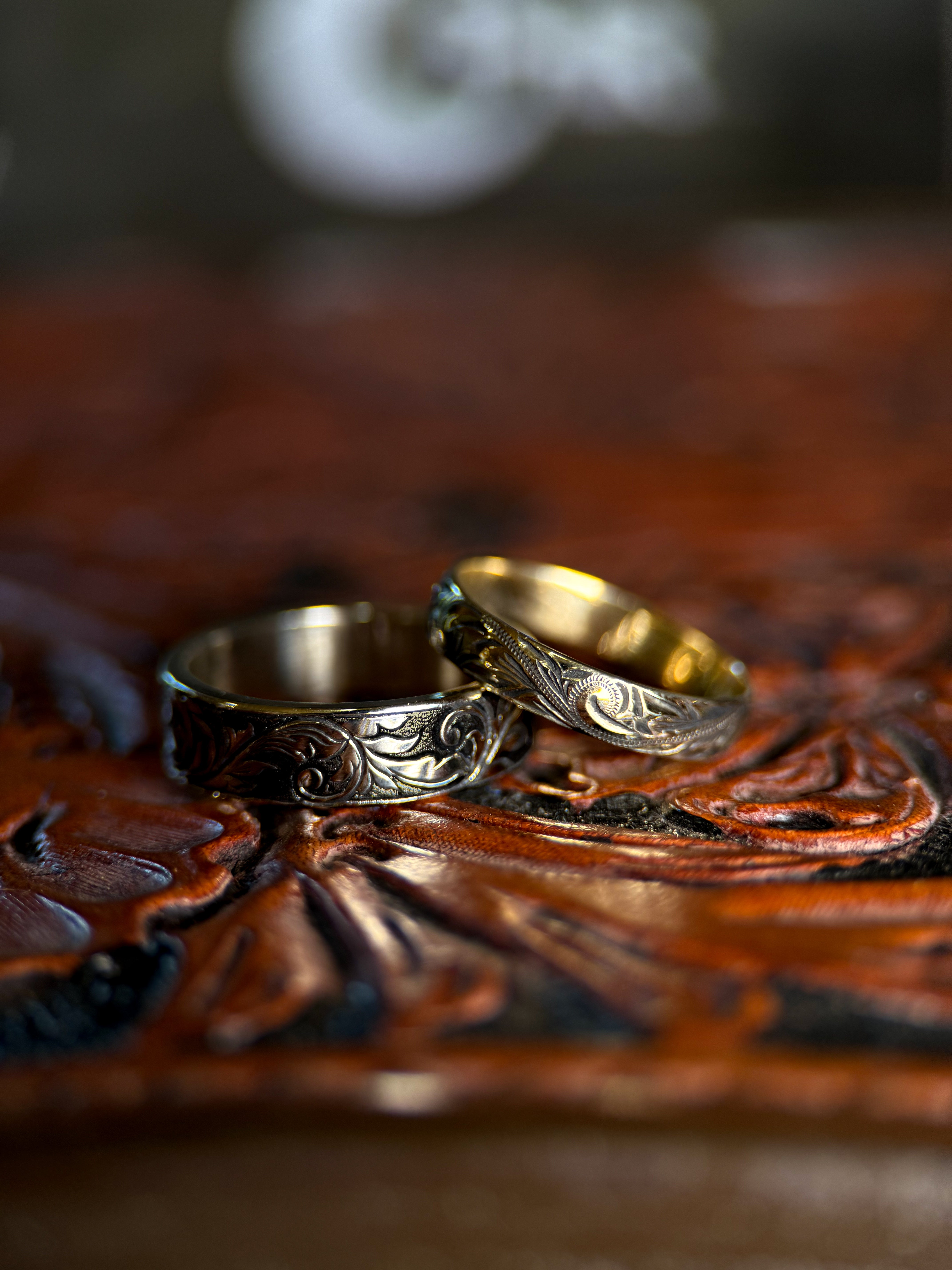 MENS ENGRAVED SOLID 14K YELLOW GOLD.