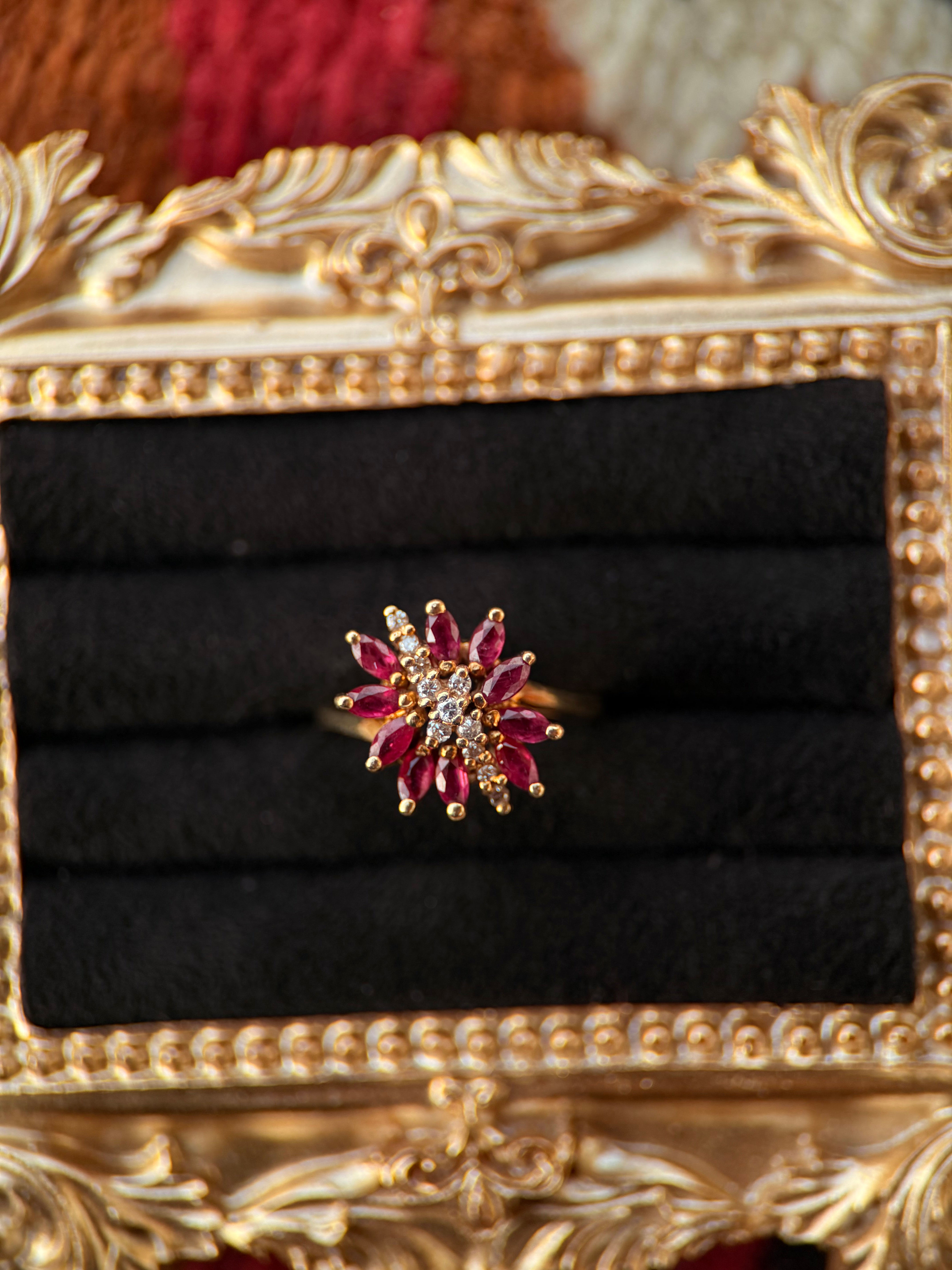 VINTAGE 14K GOLD RUBY & DIAMOND CLUSTER RING.