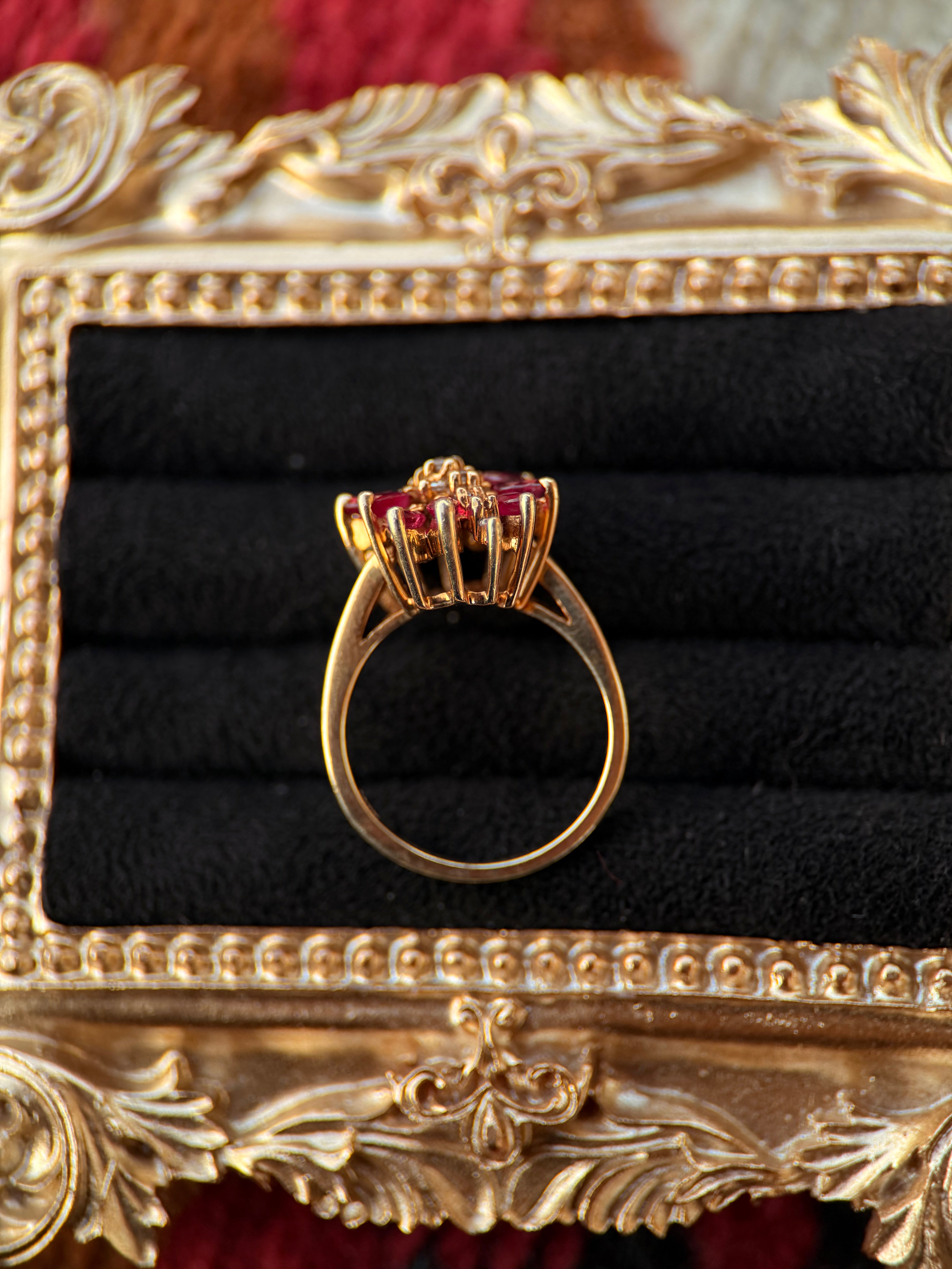 VINTAGE 14K GOLD RUBY & DIAMOND CLUSTER RING.