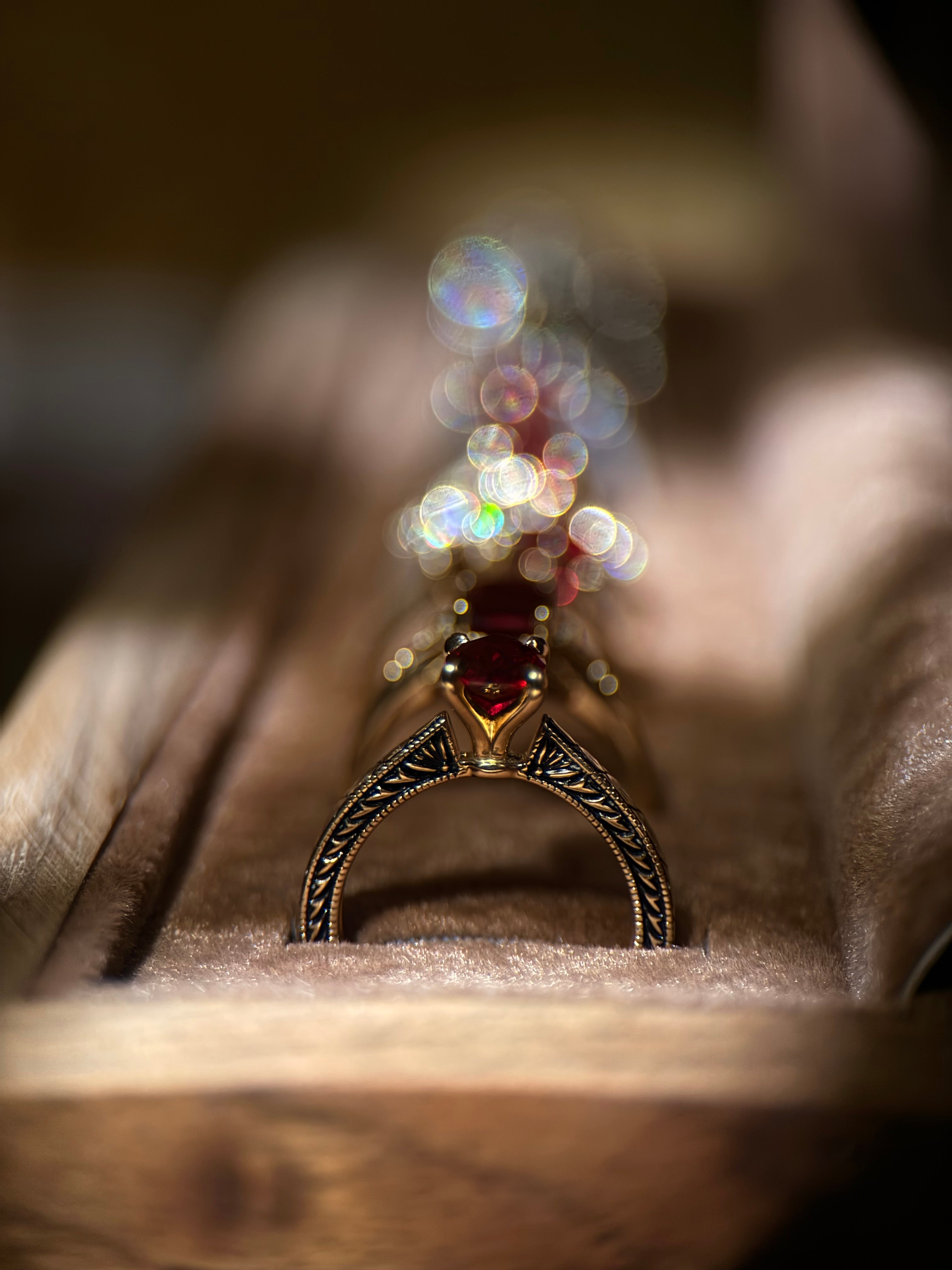 14K YELLOW ELONGATED CHECKER BOARD GARNET.